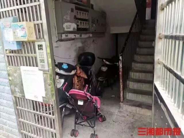 DƬ